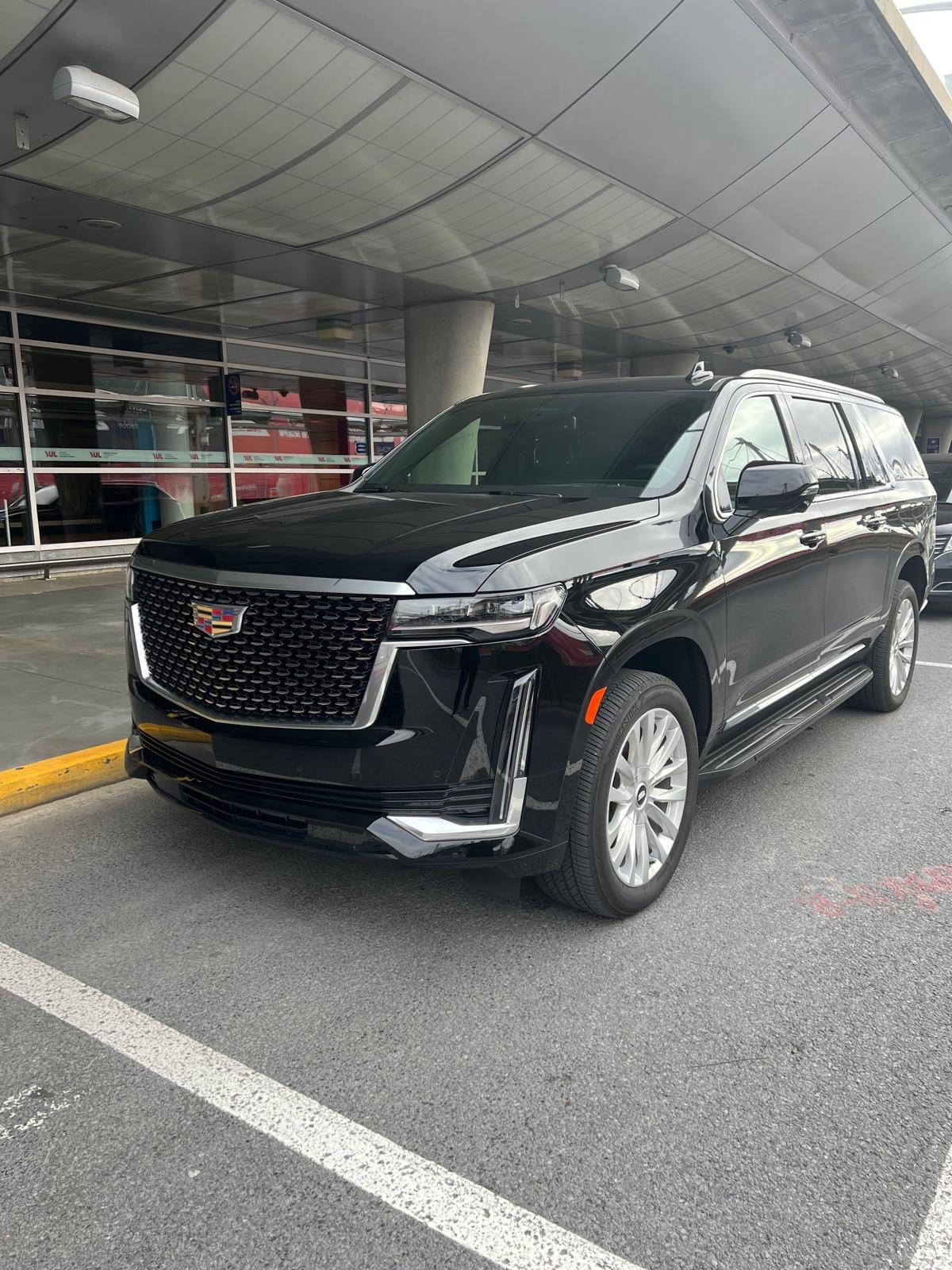YUL Airport Limousine Service – VIP Transportation in Montreal